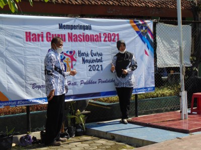 Hari Guru 2021