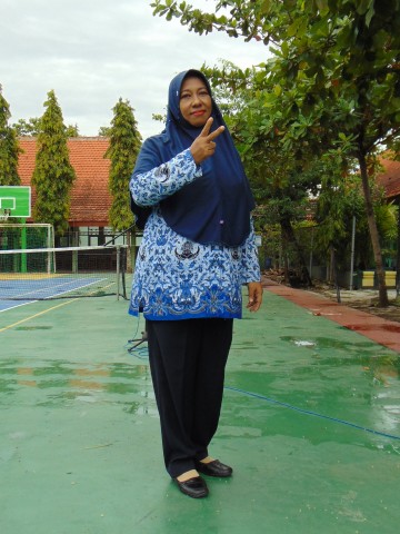 Dra. TRI WIDYANINGSIH 