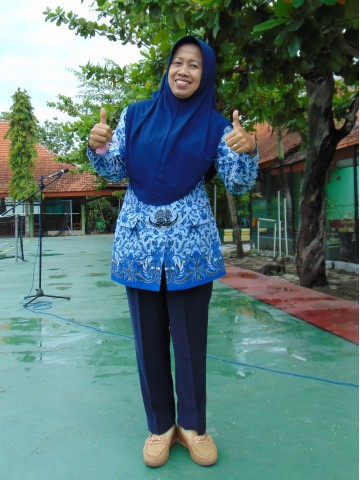 Dra. SRI WAHYUNI 